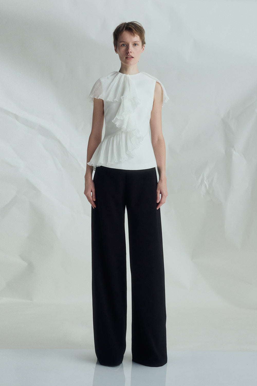 VICKTEERUT Sleeveless Blouse with Pleat Ruffle Detail เสื้อแขนกุด ตกแต่งระบายอัดพลีท