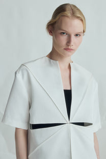 VICKTEERUT Short Sleeve Oversize Blouse with Cut-Out Detail เสื้อแขนสั้น ทรงโอเวอร์ไซส์ ดีเทลคัตเอาท์