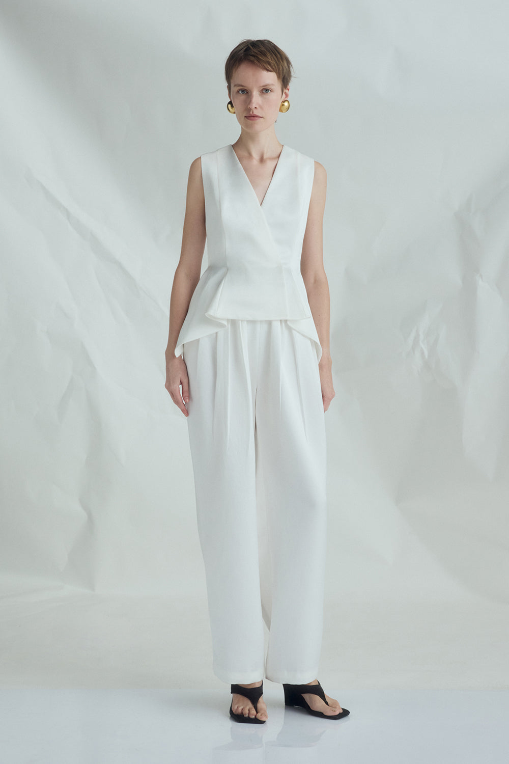 VICKTEERUT Sleeveless Peplum Blouse เสื้อแขนกุด ชายระบาย