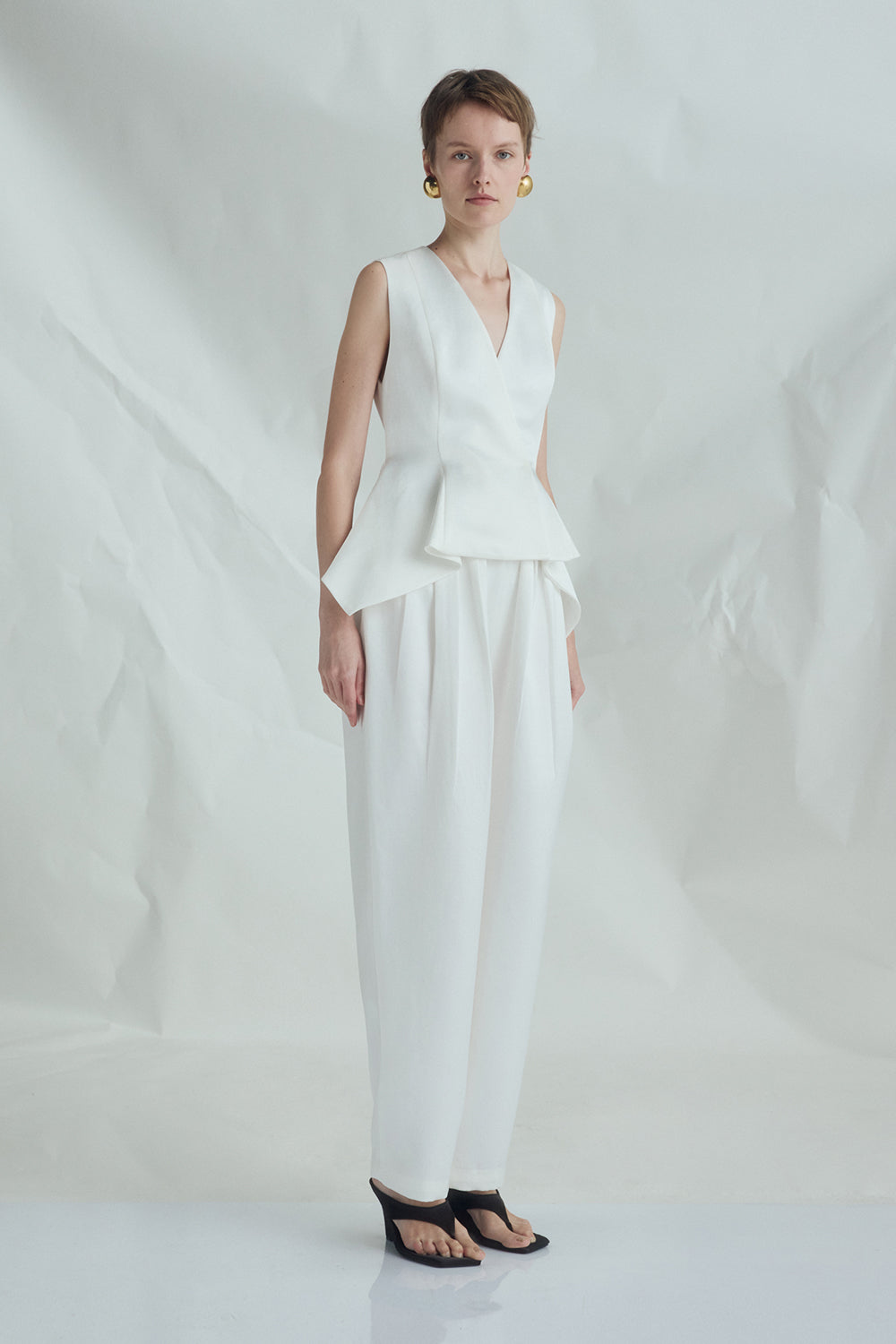 VICKTEERUT Sleeveless Peplum Blouse เสื้อแขนกุด ชายระบาย
