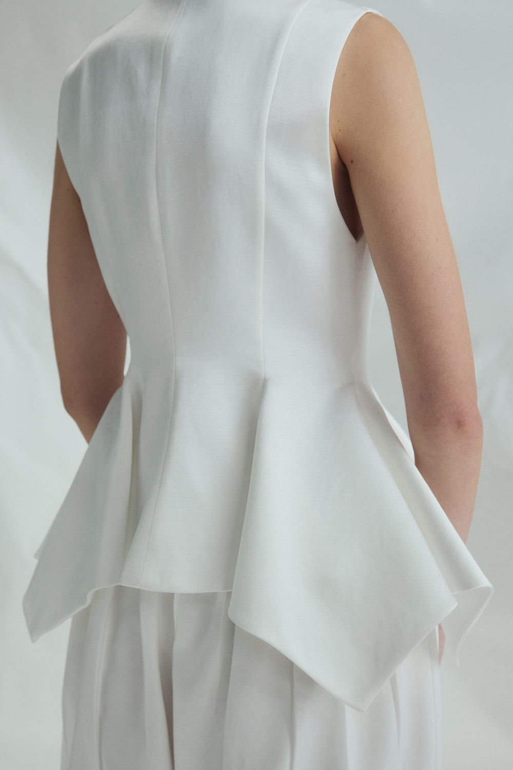 VICKTEERUT Sleeveless Peplum Blouse เสื้อแขนกุด ชายระบาย
