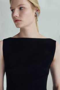 VICKTEERUT Sleeveless Boat Neck Blouse เสื้อแขนกุด คอปาด