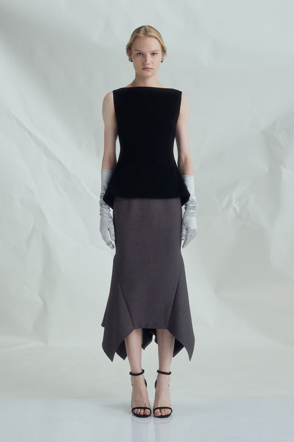 VICKTEERUT Sleeveless Boat Neck Blouse เสื้อแขนกุด คอปาด