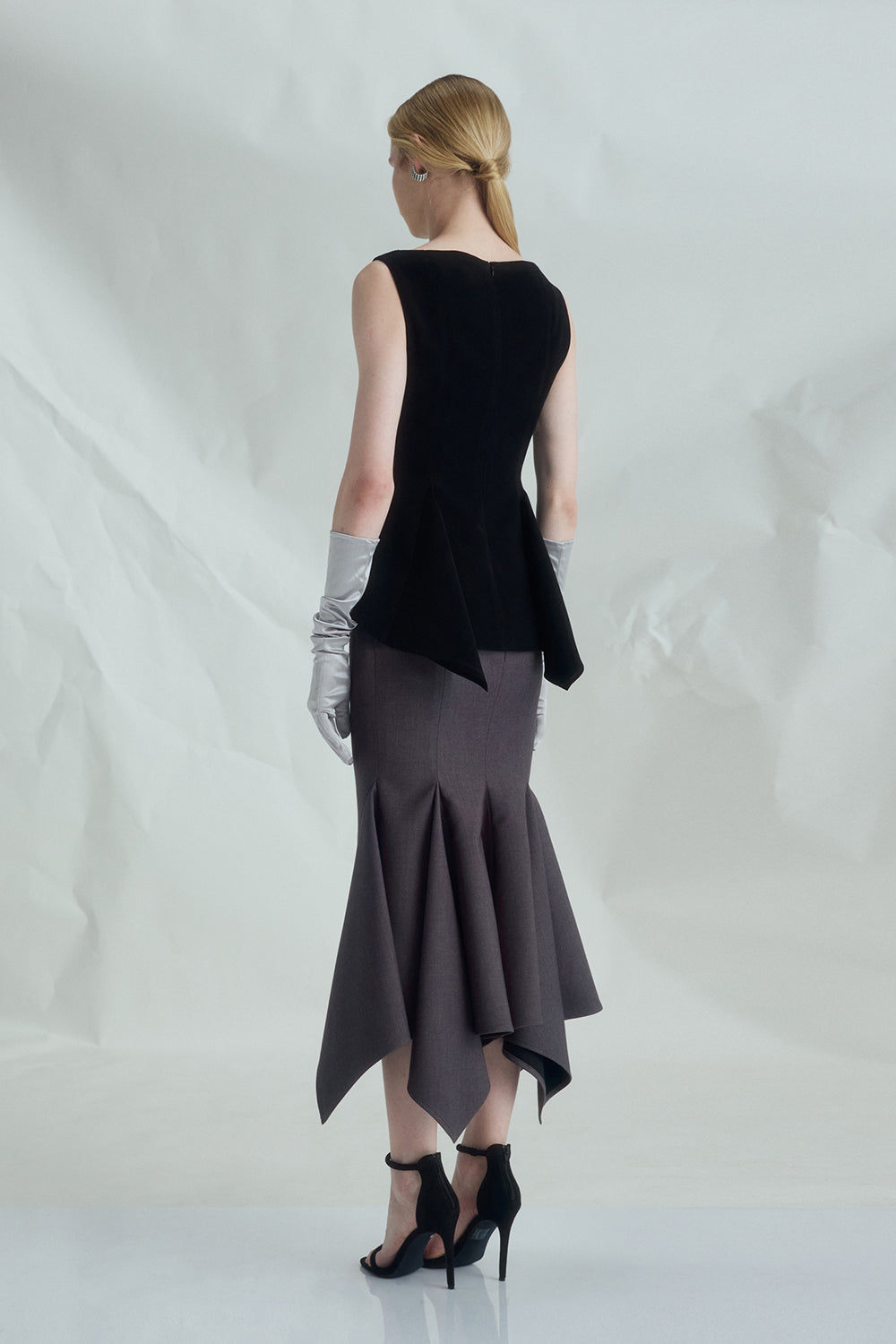 VICKTEERUT Sleeveless Boat Neck Blouse เสื้อแขนกุด คอปาด