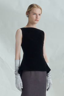 VICKTEERUT Sleeveless Boat Neck Blouse เสื้อแขนกุด คอปาด