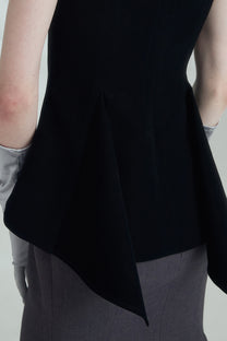 VICKTEERUT Sleeveless Boat Neck Blouse เสื้อแขนกุด คอปาด