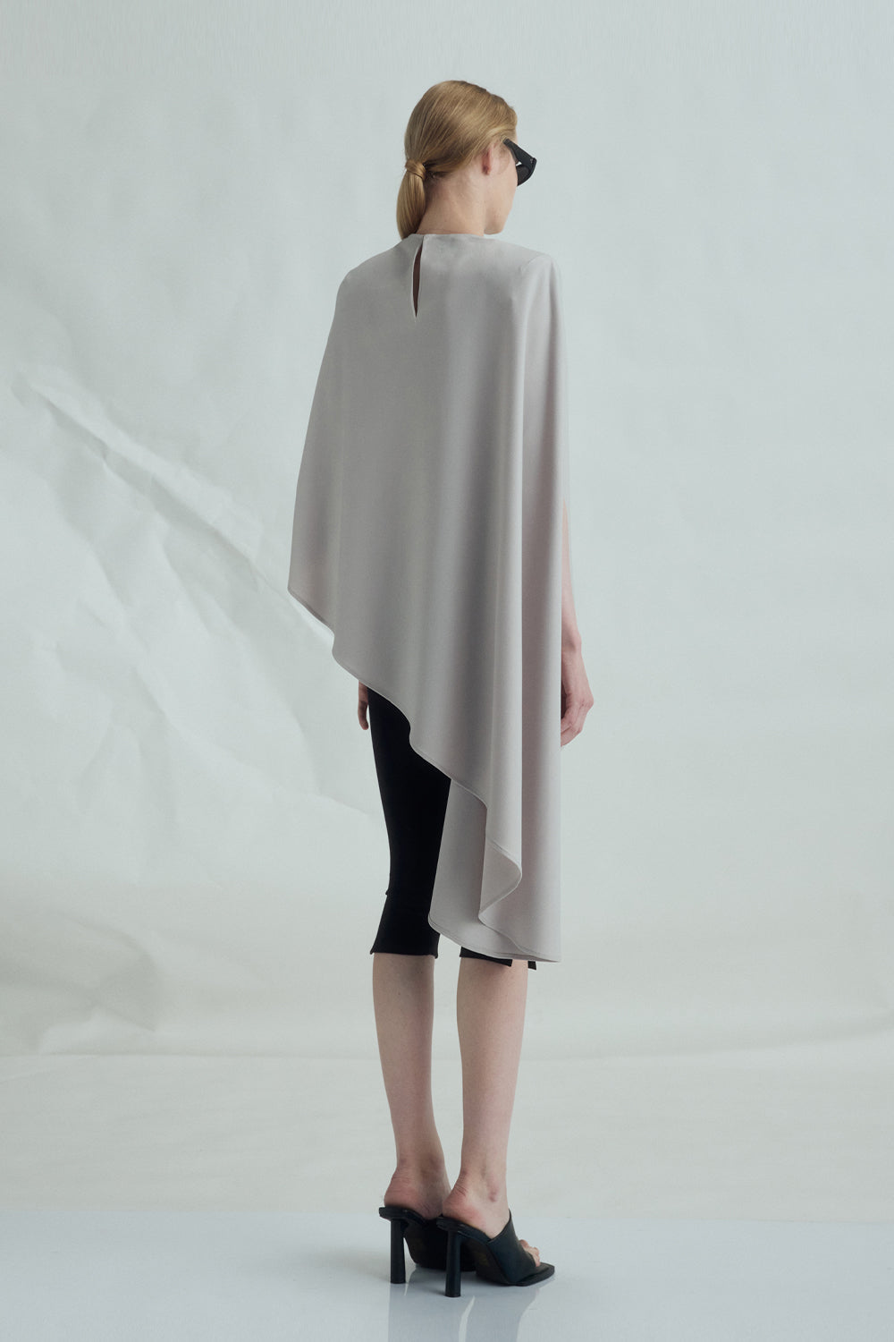 VICKTEERUT Asymmetric Cape-Sleeve Blouse เสื้อแขนเคป ชายไม่เท่ากัน