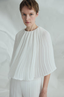 VICKTEERUT Cape Sleeve Pleated Blouse เสื้อแขนเคป อัดพลีท