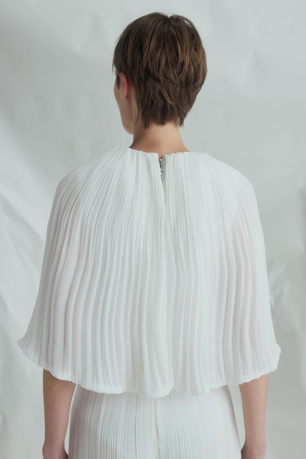 VICKTEERUT Cape Sleeve Pleated Blouse เสื้อแขนเคป อัดพลีท