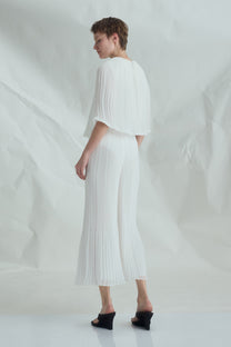 VICKTEERUT Cape Sleeve Pleated Blouse เสื้อแขนเคป อัดพลีท