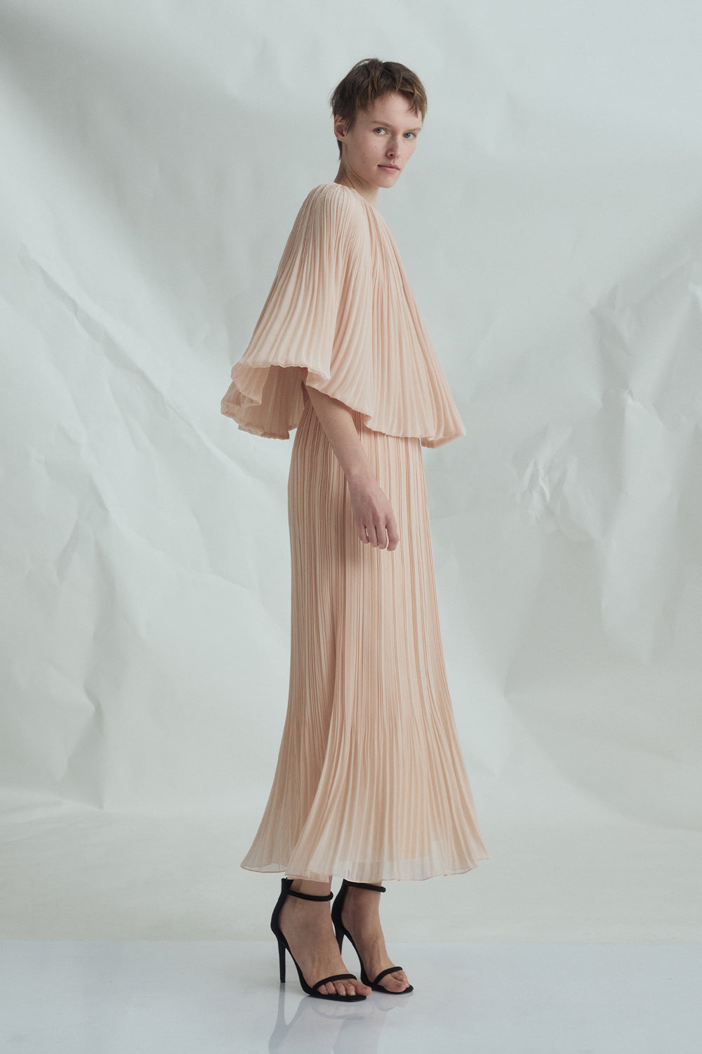 VICKTEERUT Cape Sleeve Pleated Blouse เสื้อแขนเคป อัดพลีท