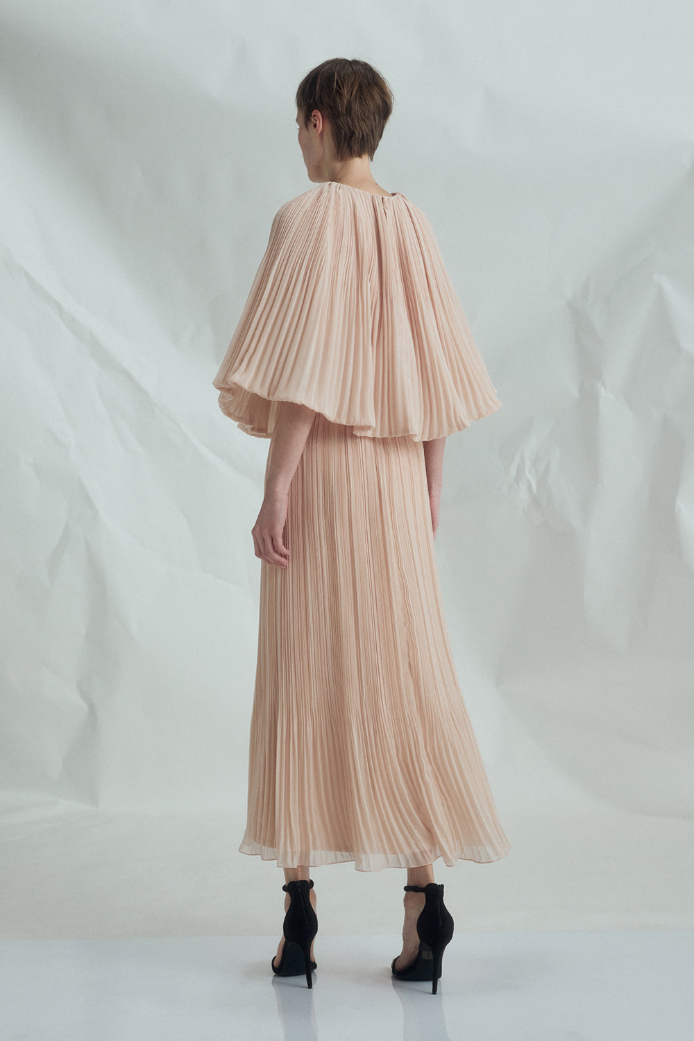 VICKTEERUT Cape Sleeve Pleated Blouse เสื้อแขนเคป อัดพลีท