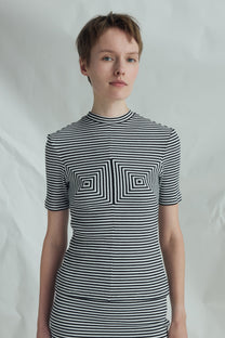 VICKTEERUT Short-Sleeve Ribbed Jersey Patchwork Blouse เสื้อแขนสั้น ผ้าลายทาง ตัดต่อลาย