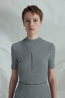 VICKTEERUT Short-Sleeve Ribbed Jersey Patchwork Blouse เสื้อแขนสั้น ผ้าลายทาง ตัดต่อลาย