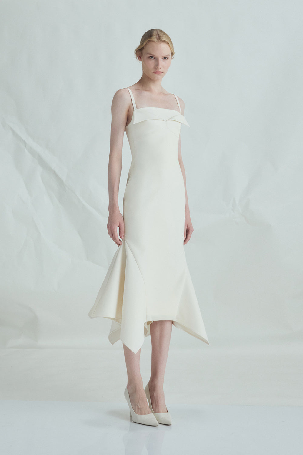 VICKTEERUT Origami-Fold Spaghetti Strap Dress เดรสสายเดี่ยว ตกแต่งดีเทลโอริกามิ