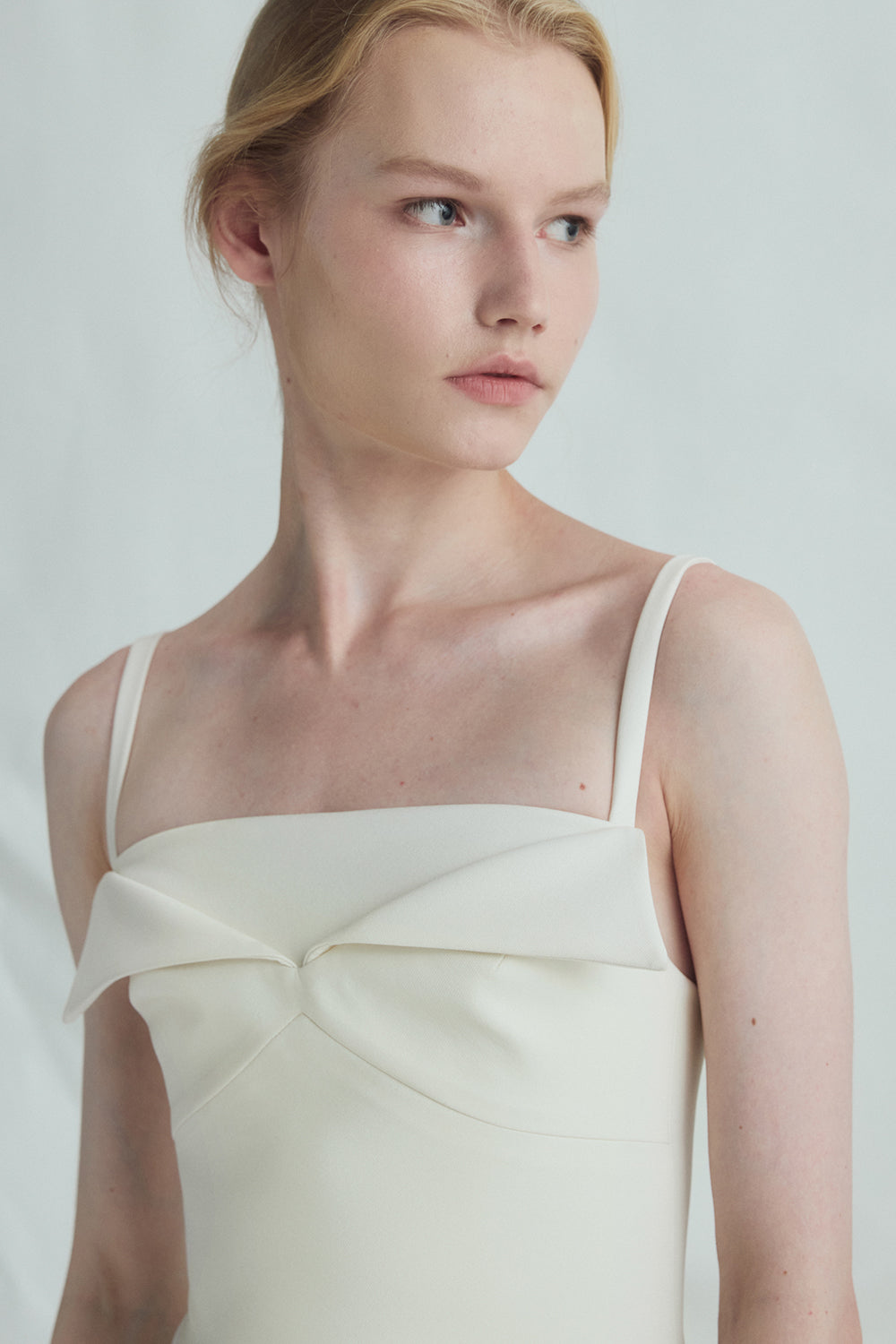 VICKTEERUT Origami-Fold Spaghetti Strap Dress เดรสสายเดี่ยว ตกแต่งดีเทลโอริกามิ