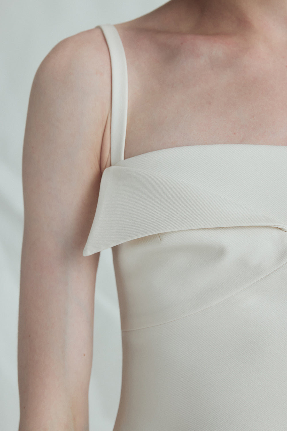 VICKTEERUT Origami-Fold Spaghetti Strap Dress เดรสสายเดี่ยว ตกแต่งดีเทลโอริกามิ