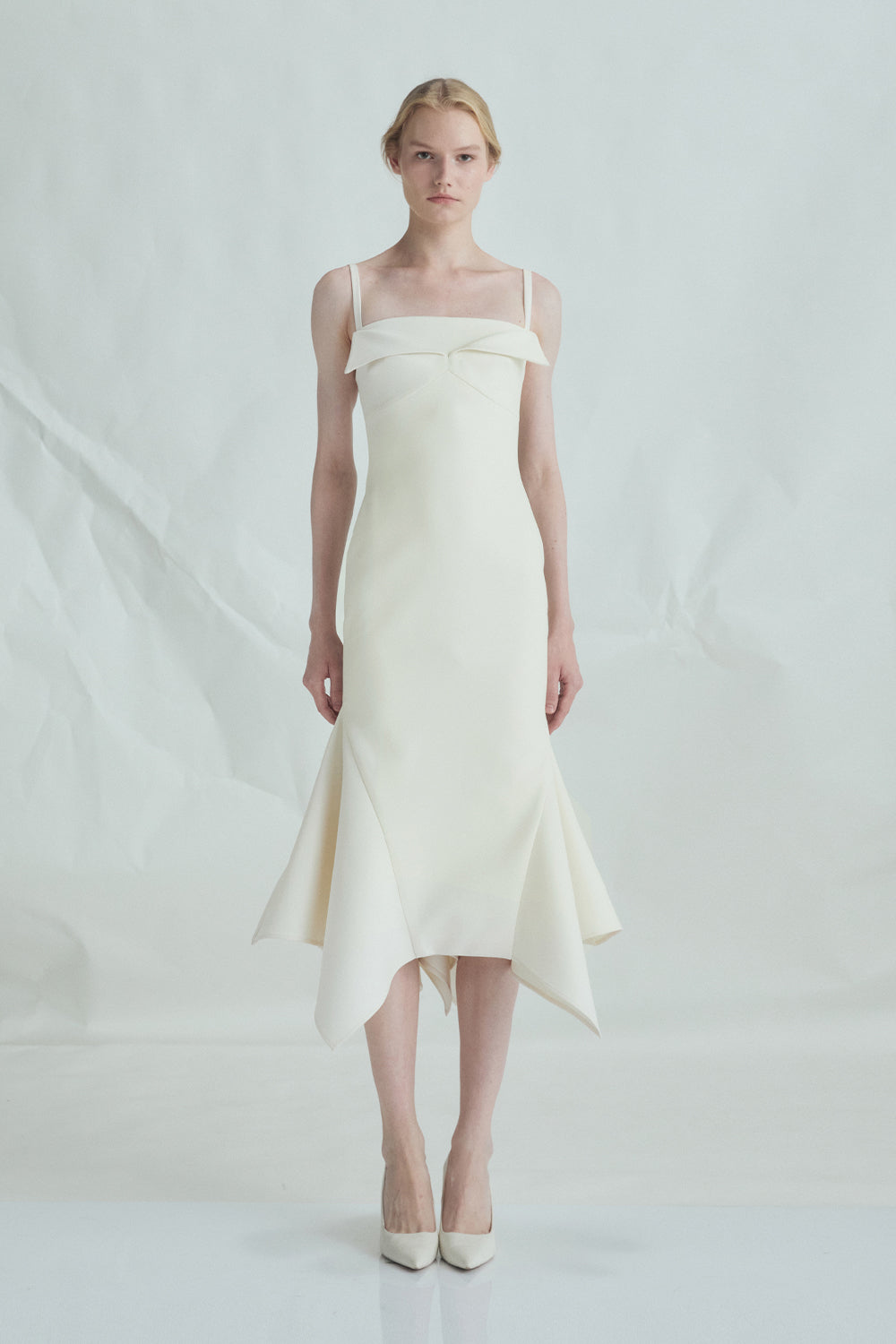 VICKTEERUT Origami-Fold Spaghetti Strap Dress เดรสสายเดี่ยว ตกแต่งดีเทลโอริกามิ