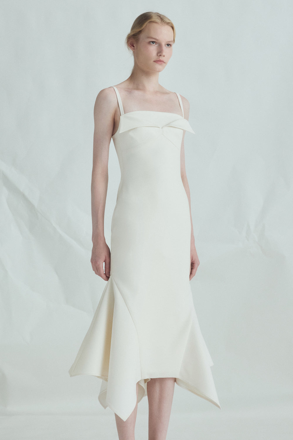 VICKTEERUT Origami-Fold Spaghetti Strap Dress เดรสสายเดี่ยว ตกแต่งดีเทลโอริกามิ