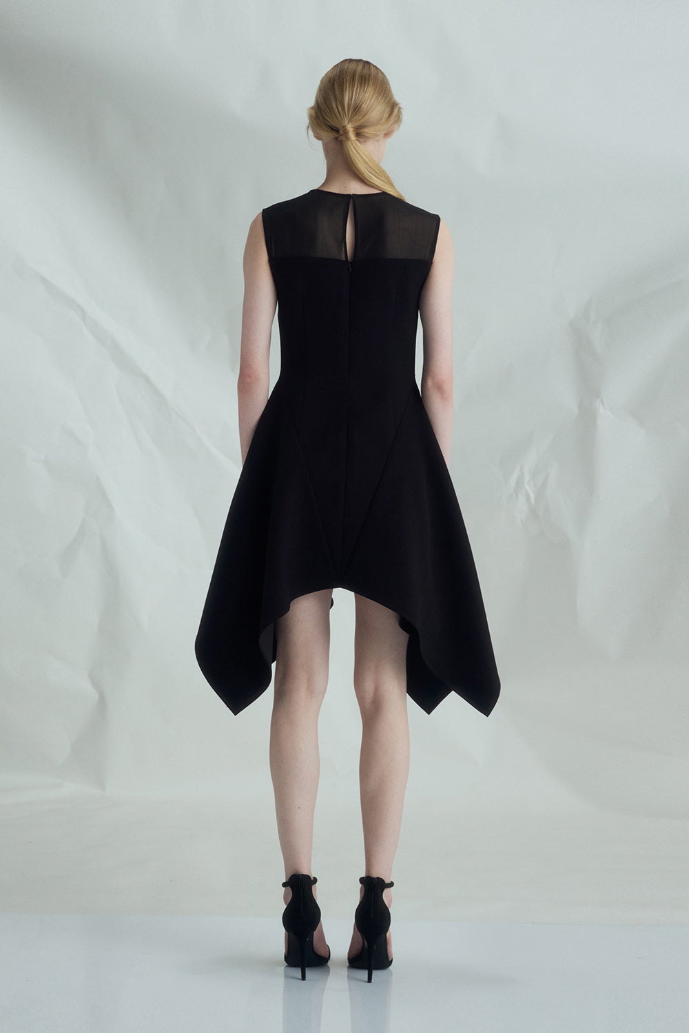 VICKTEERUT Sleeveless Flare Dress เดรสแขนกุด ทรงบาน