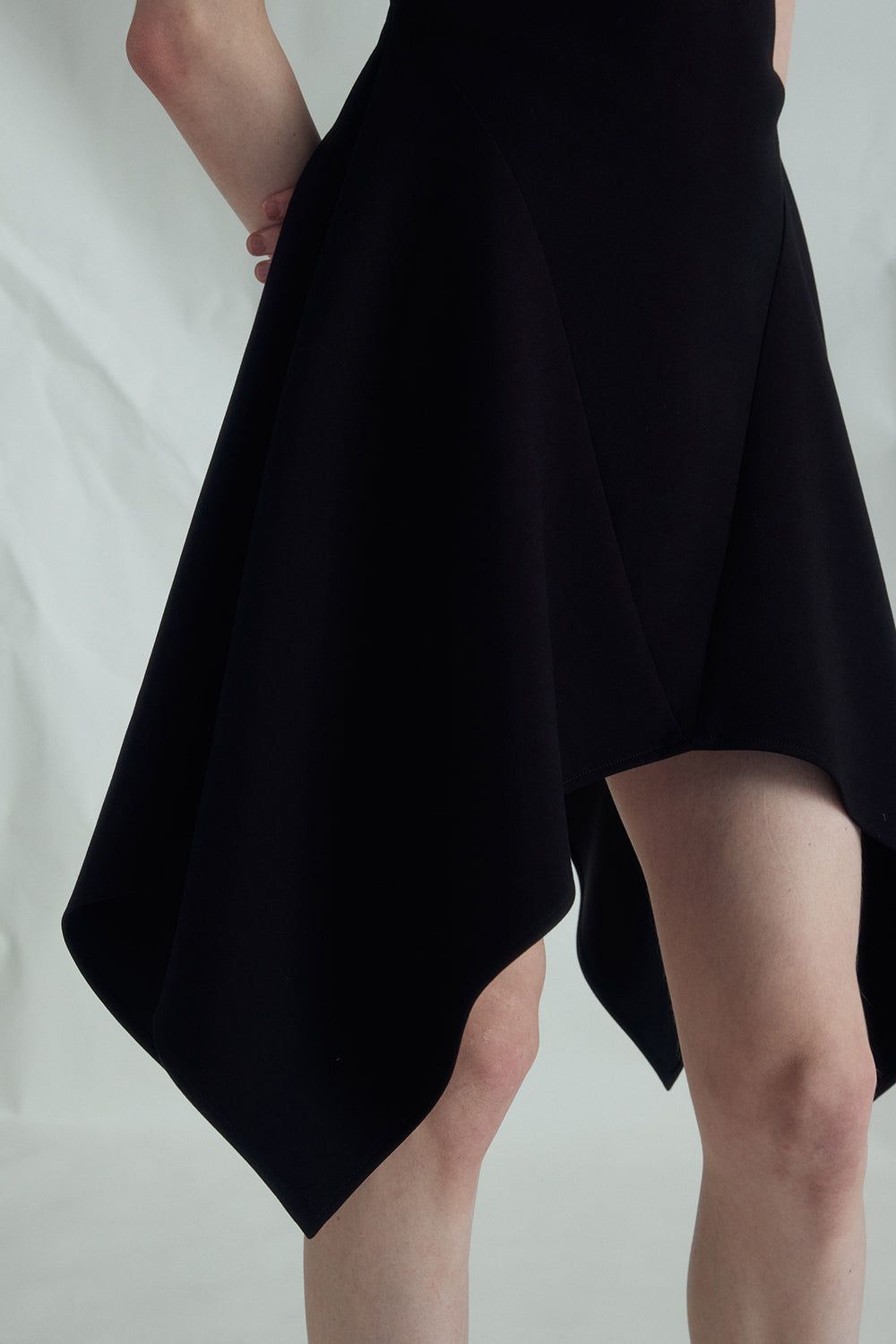 VICKTEERUT Sleeveless Flare Dress เดรสแขนกุด ทรงบาน