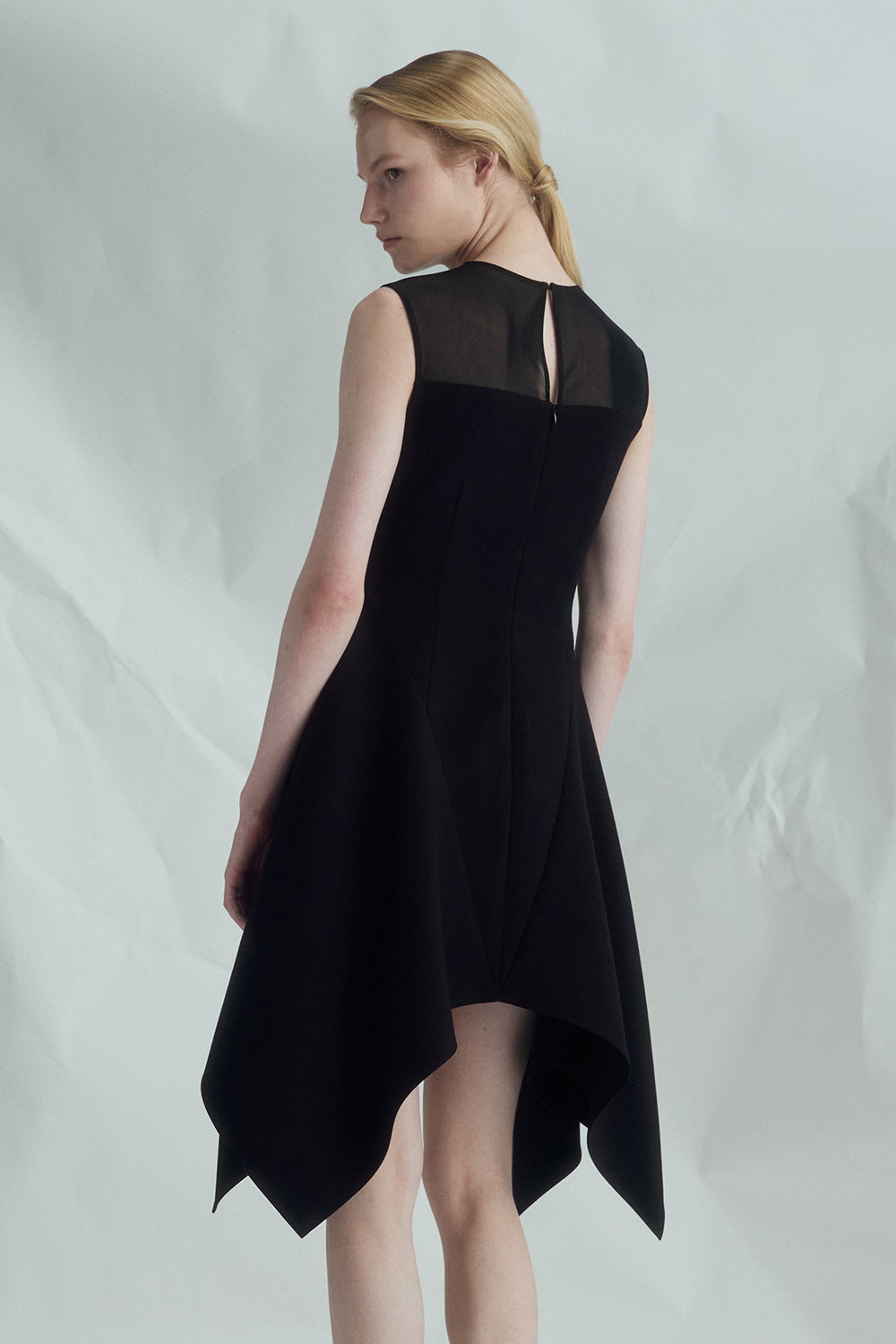 VICKTEERUT Sleeveless Flare Dress เดรสแขนกุด ทรงบาน