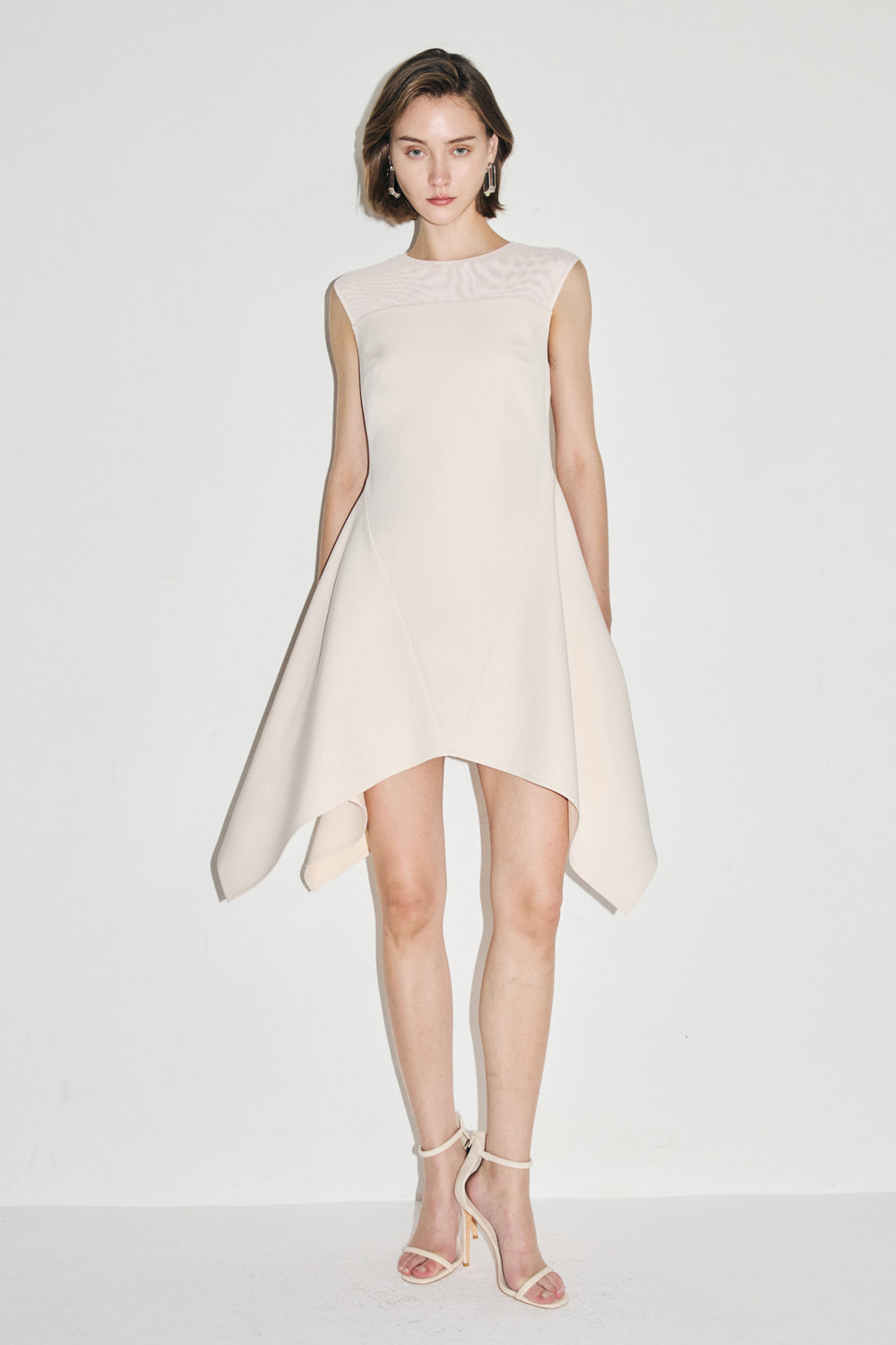 VICKTEERUT Sleeveless Flare Dress เดรสแขนกุด ทรงบาน