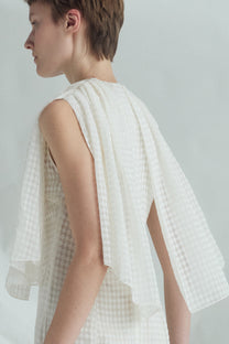 VICKTEERUT Cape-Sleeve Chiffon Burnout Gown เดรสยาว แขนเคป ผ้าชีฟองเบิร์นเอาท์