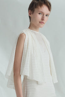 VICKTEERUT Cape-Sleeve Chiffon Burnout Gown เดรสยาว แขนเคป ผ้าชีฟองเบิร์นเอาท์