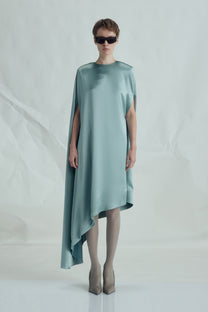 VICKTEERUT Asymmetric Cape-Sleeve Dress เดรสแขนเคป ชายไม่เท่ากัน