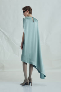 VICKTEERUT Asymmetric Cape-Sleeve Dress เดรสแขนเคป ชายไม่เท่ากัน