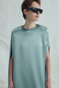 VICKTEERUT Asymmetric Cape-Sleeve Dress เดรสแขนเคป ชายไม่เท่ากัน