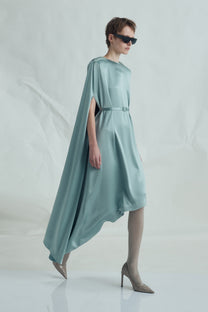 VICKTEERUT Asymmetric Cape-Sleeve Dress เดรสแขนเคป ชายไม่เท่ากัน
