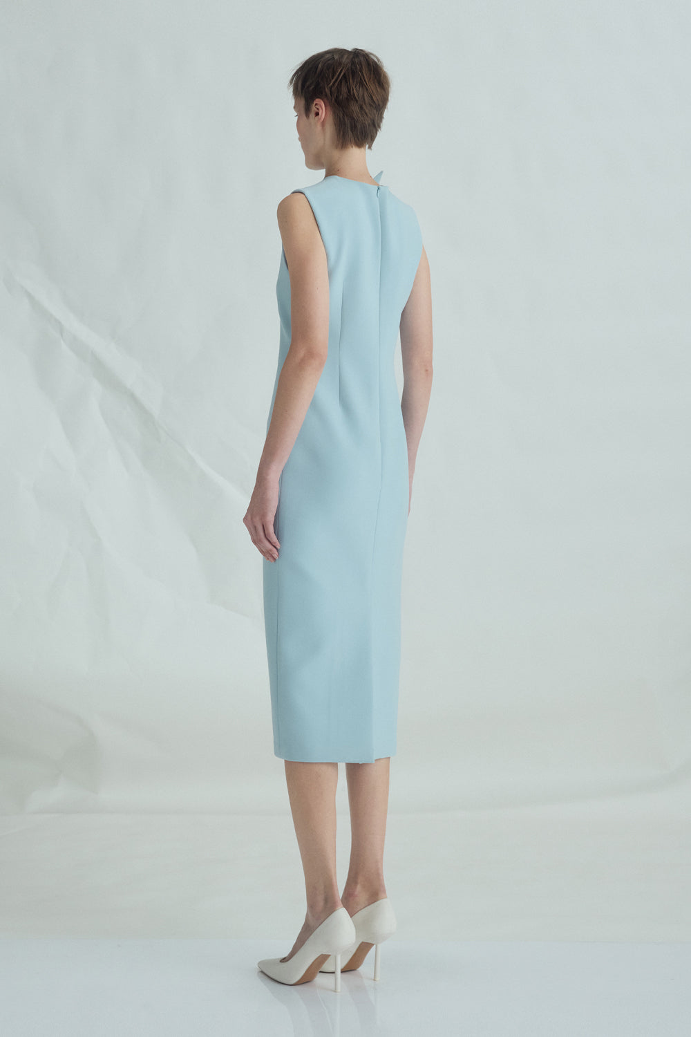 VICKTEERUT Sleeveless Sheath Dress with with Sculptural Rolled Fabric Detail เดรสแขนกุด เดรสเข้ารูป ตกแต่งดีเทลผ้าม้วน (Copy)