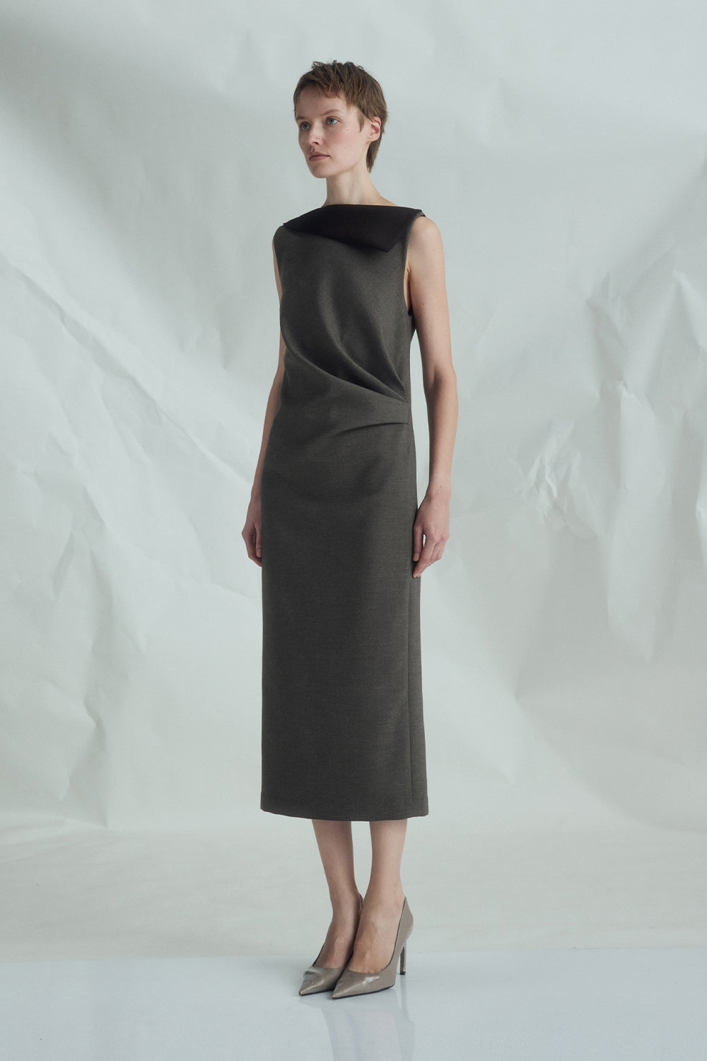 VICKTEERUT Sleeveless Draped Dress with Folded Neckline เดรสแขนกุด จับเดรป คอปกพับ