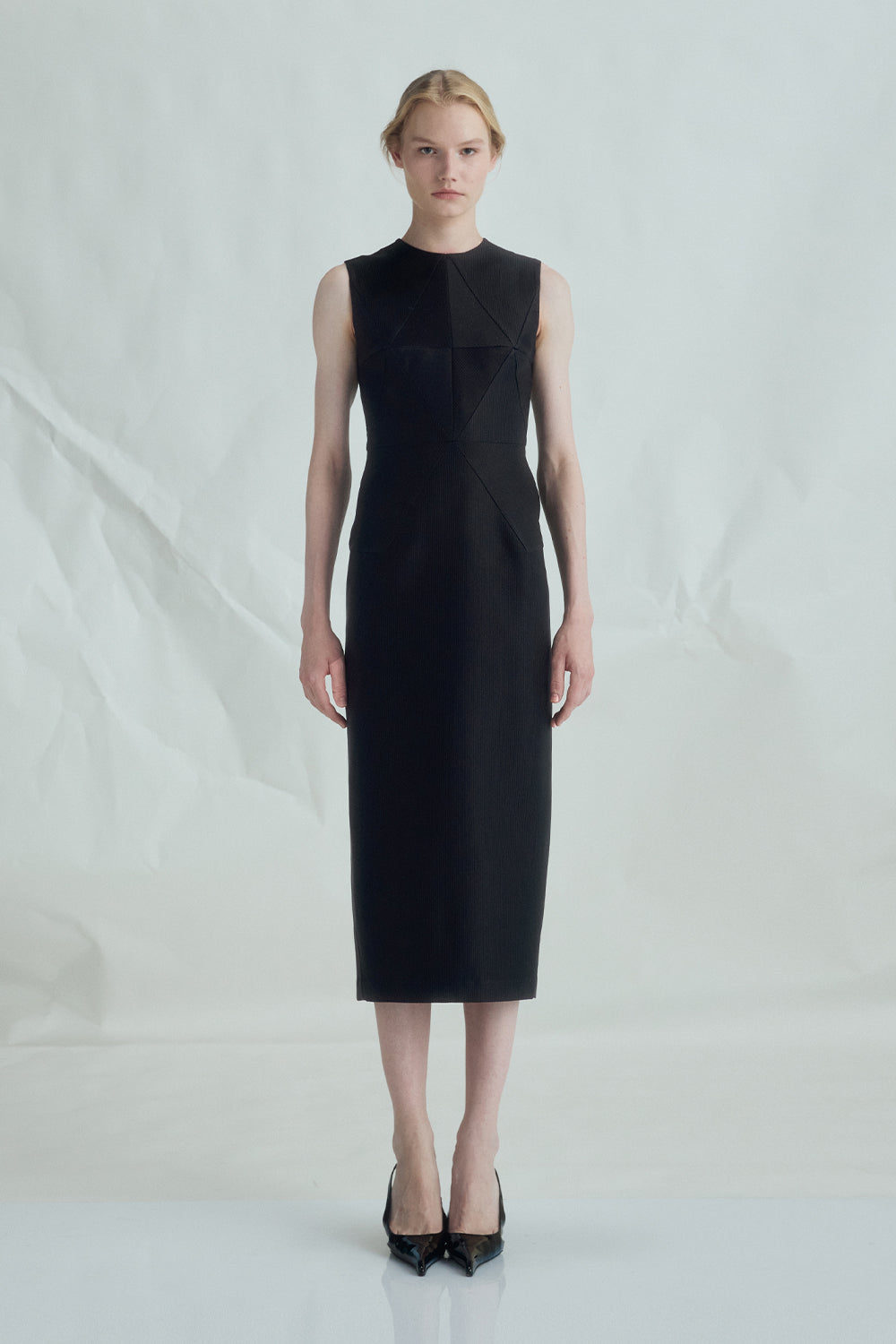 VICKTEERUT Sleeveless Sheath Dress เดรสแขนกุด ทรงเข้ารูป