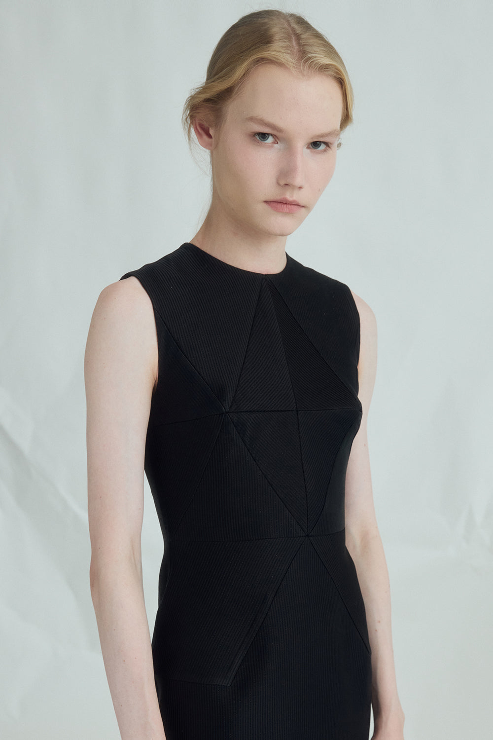 VICKTEERUT Sleeveless Sheath Dress เดรสแขนกุด ทรงเข้ารูป