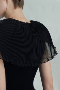 VICKTEERUT Sleeveless Sheath Dress with Pleated Ruffle Detail เดรสเข้ารูป ตกแต่งระบายอัดพลีท