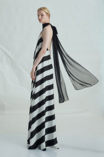 VICKTEERUT Halter Neck Diagonal Stripe Gown เดรสยาวลายทาง คล้องคอ