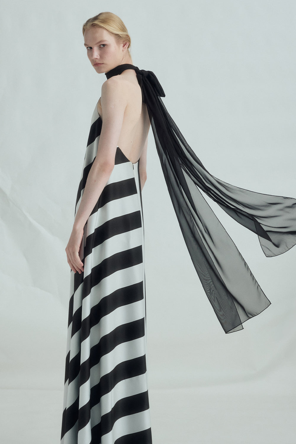 VICKTEERUT Halter Neck Diagonal Stripe Gown เดรสยาวลายทาง คล้องคอ