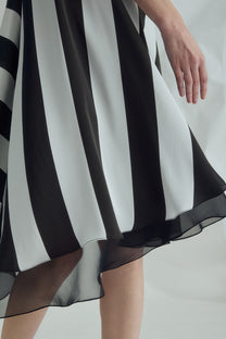 VICKTEERUT Halter Neck Diagonal Stripe Dress เดรสลายทาง คล้องคอ