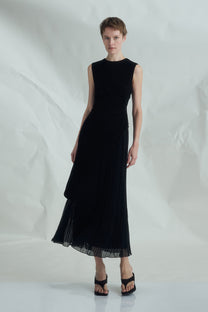 VICKTEERUT Sleeveless Draped Dress with Pleat Detail เดรสแขนกุด จับเดรป ตกแต่งพลีท
