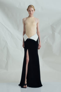 VICKTEERUT Two-Tone Halter Neck Column Gown with Folded Waist Detail เดรสยาว ตัดต่อสี ทรงเข้ารูป ผ่าหน้า
