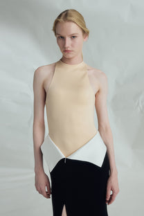 VICKTEERUT Two-Tone Halter Neck Column Gown with Folded Waist Detail เดรสยาว ตัดต่อสี ทรงเข้ารูป ผ่าหน้า