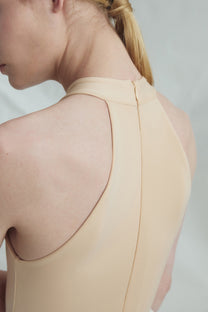 VICKTEERUT Two-Tone Halter Neck Column Gown with Folded Waist Detail เดรสยาว ตัดต่อสี ทรงเข้ารูป ผ่าหน้า