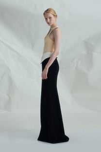 VICKTEERUT Two-Tone Halter Neck Column Gown with Folded Waist Detail เดรสยาว ตัดต่อสี ทรงเข้ารูป ผ่าหน้า