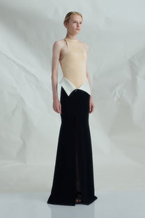 VICKTEERUT Two-Tone Halter Neck Column Gown with Folded Waist Detail เดรสยาว ตัดต่อสี ทรงเข้ารูป ผ่าหน้า