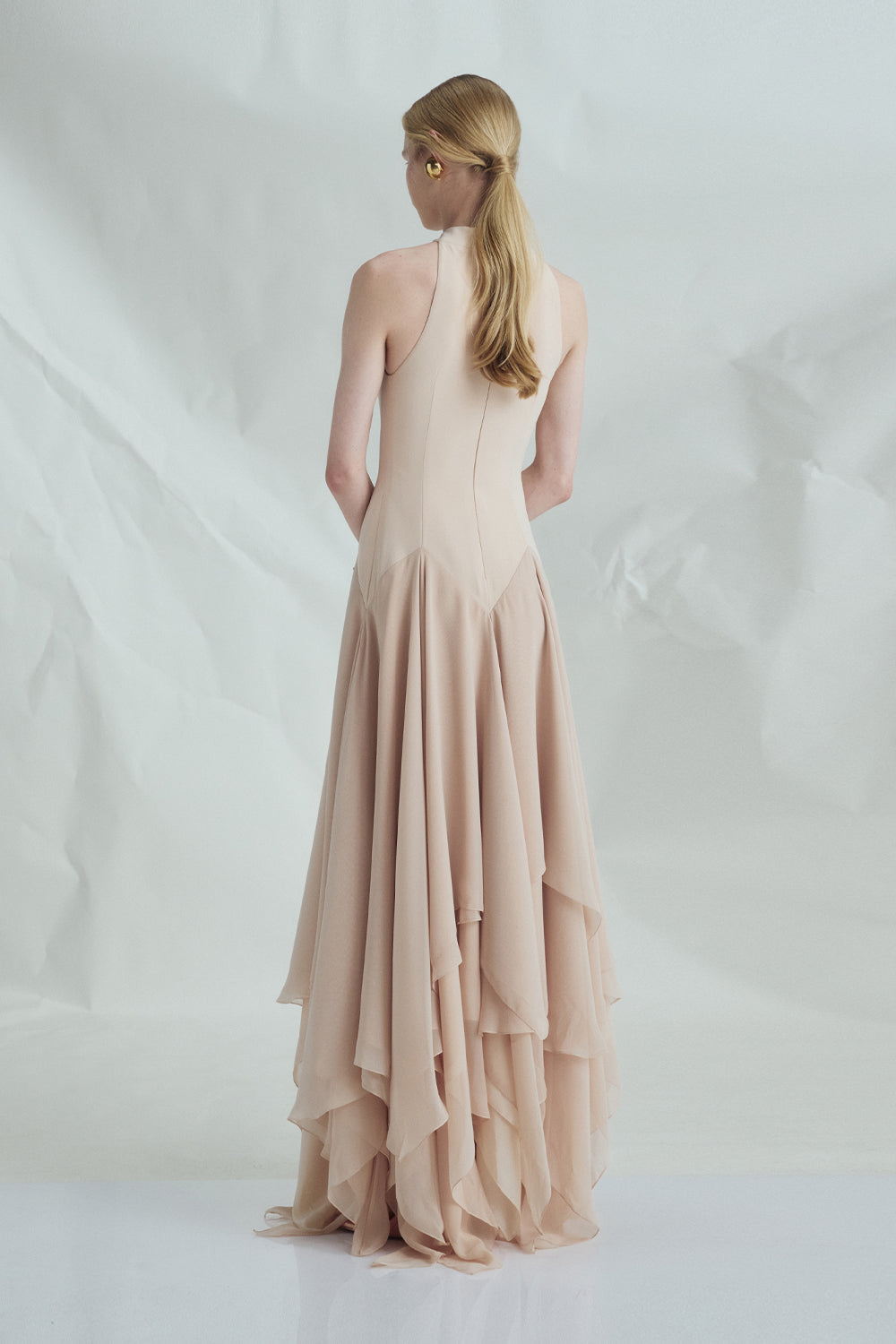 VICKTEERUT Halter-Neck Tiered Evening Gown เดรสยาว คล้องคอ ชายระบาย
