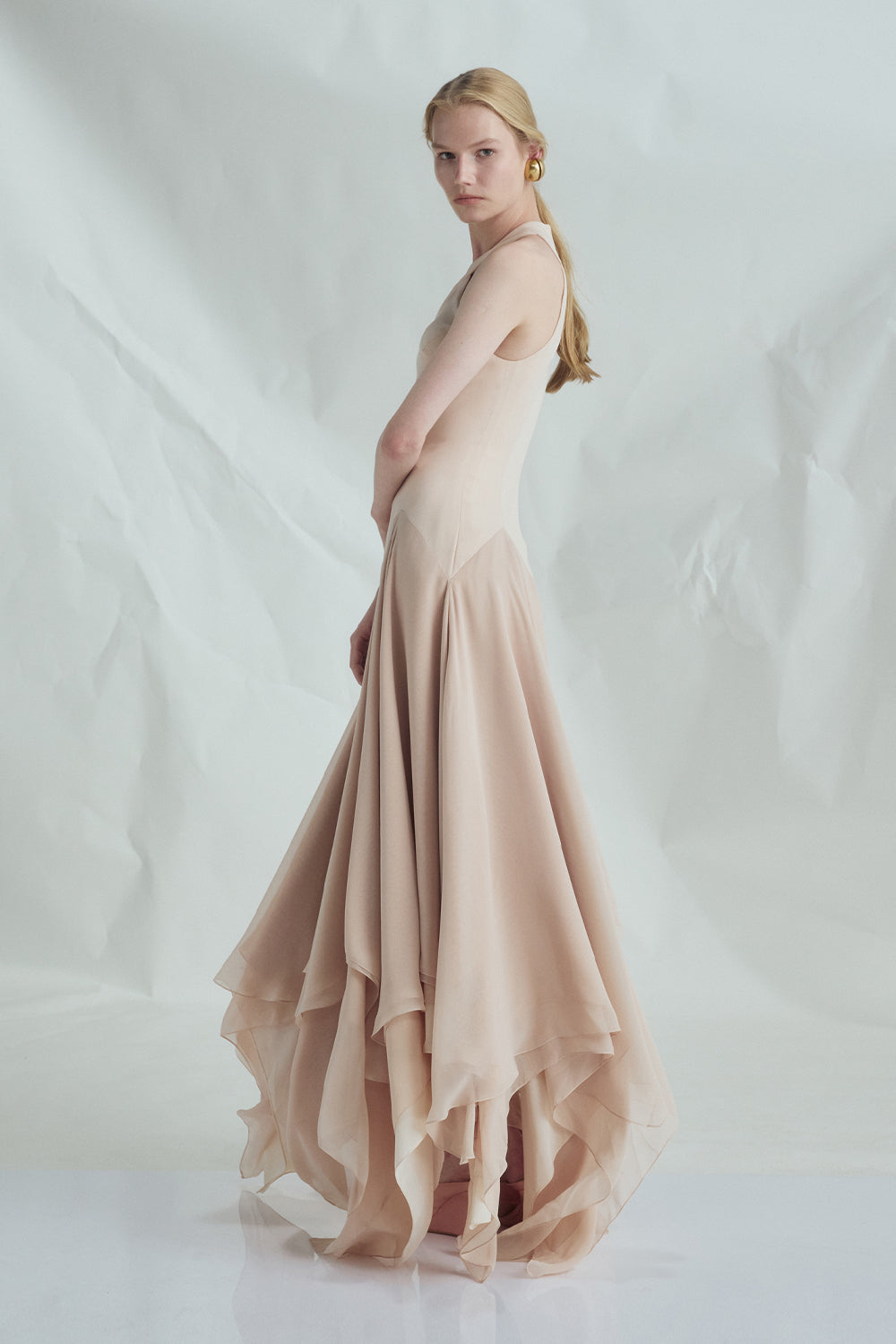 VICKTEERUT Halter-Neck Tiered Evening Gown เดรสยาว คล้องคอ ชายระบาย
