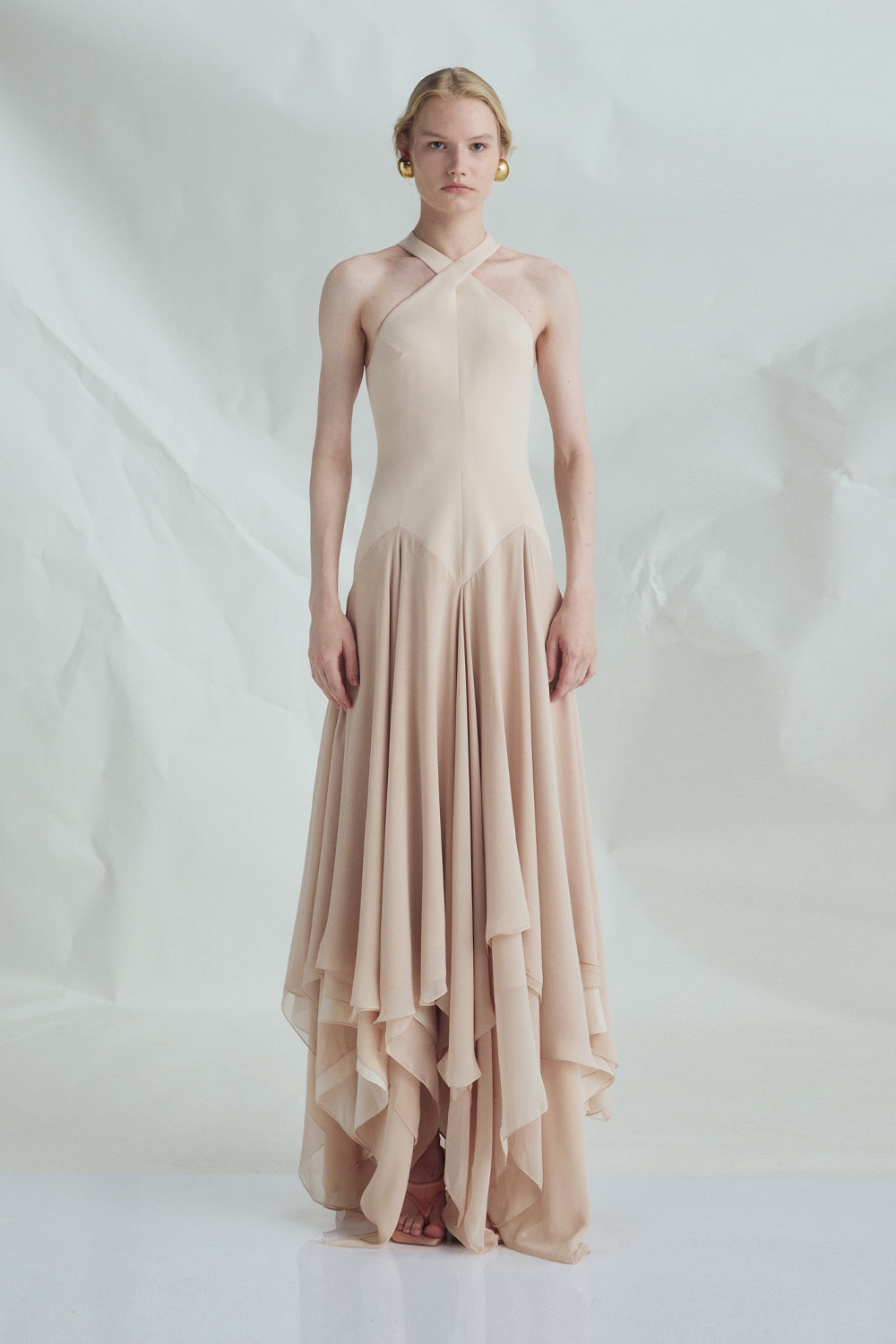 VICKTEERUT Halter-Neck Tiered Evening Gown เดรสยาว คล้องคอ ชายระบาย
